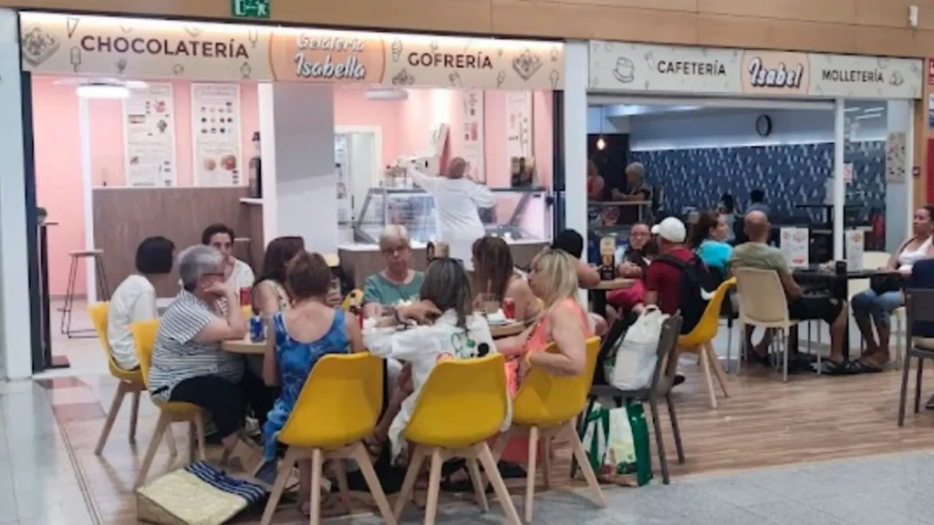 Platos combinados y gofres en Centro Comercial El Deleite, Aranjuez